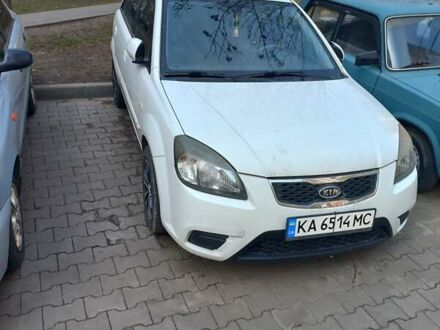 Киа Рио 2010 в Киеве на Automoto.ua Белый Киа Рио, объемом двигателя 1.4 л и пробегом 147 тыс. км за 5500 $, фото 1 на Automoto.ua