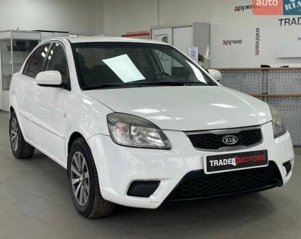 Белый Киа Рио, объемом двигателя 1.49 л и пробегом 170 тыс. км за 4990 $, фото 1 на Automoto.ua