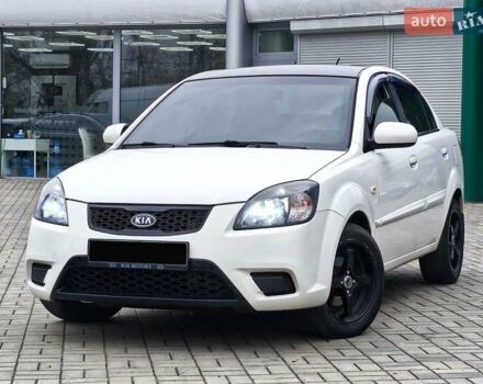 Белый Киа Рио, объемом двигателя 1.49 л и пробегом 157 тыс. км за 7100 $, фото 1 на Automoto.ua