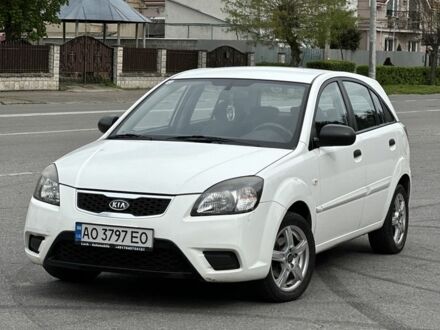 Кіа Ріо 2010 у Ужгороді на Automoto.ua Білий Кіа Ріо, об'ємом двигуна 0.16 л та пробігом 210 тис. км за 4500 $, фото 1 на Automoto.ua