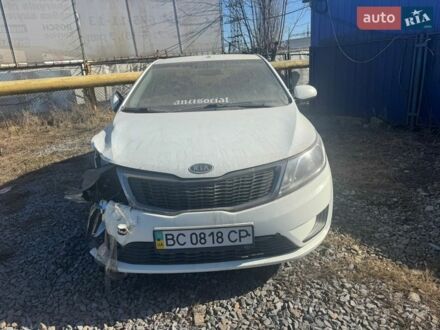 Белый Киа Рио, объемом двигателя 1.4 л и пробегом 147 тыс. км за 2700 $, фото 1 на Automoto.ua