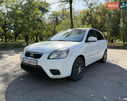 Белый Киа Рио, объемом двигателя 1.4 л и пробегом 199 тыс. км за 5700 $, фото 1 на Automoto.ua