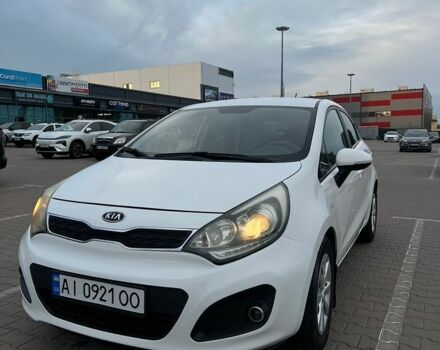 Белый Киа Рио, объемом двигателя 1.1 л и пробегом 215 тыс. км за 5650 $, фото 1 на Automoto.ua