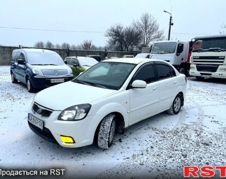 Белый Киа Рио, объемом двигателя 1.4 л и пробегом 22500 тыс. км за 6200 $, фото 1 на Automoto.ua