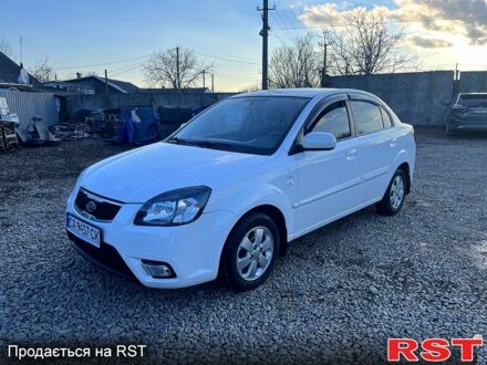Белый Киа Рио, объемом двигателя 1.4 л и пробегом 220 тыс. км за 6350 $, фото 1 на Automoto.ua