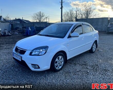 Белый Киа Рио, объемом двигателя 1.4 л и пробегом 220 тыс. км за 6350 $, фото 1 на Automoto.ua