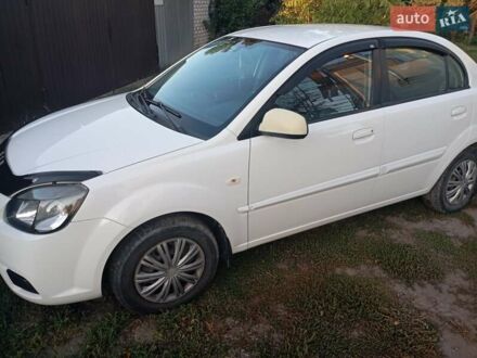 Білий Кіа Ріо, об'ємом двигуна 1.4 л та пробігом 191 тис. км за 4800 $, фото 1 на Automoto.ua