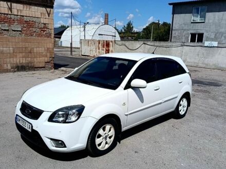 Белый Киа Рио, объемом двигателя 1.4 л и пробегом 141 тыс. км за 6200 $, фото 1 на Automoto.ua