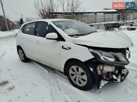 Белый Киа Рио, объемом двигателя 1.59 л и пробегом 185 тыс. км за 4000 $, фото 1 на Automoto.ua