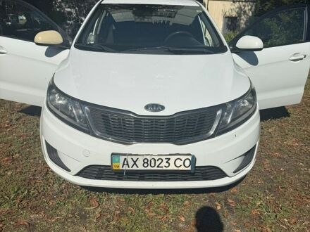 Белый Киа Рио, объемом двигателя 1.4 л и пробегом 192 тыс. км за 5500 $, фото 1 на Automoto.ua