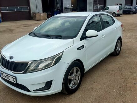 Белый Киа Рио, объемом двигателя 1.4 л и пробегом 206 тыс. км за 5500 $, фото 1 на Automoto.ua