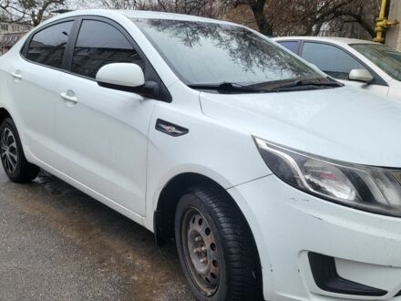 Белый Киа Рио, объемом двигателя 1.4 л и пробегом 220 тыс. км за 6100 $, фото 1 на Automoto.ua