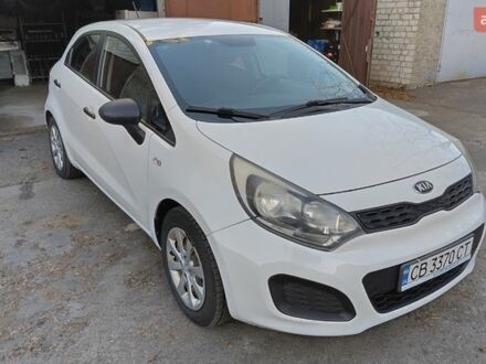 Белый Киа Рио, объемом двигателя 1.2 л и пробегом 203 тыс. км за 5600 $, фото 1 на Automoto.ua