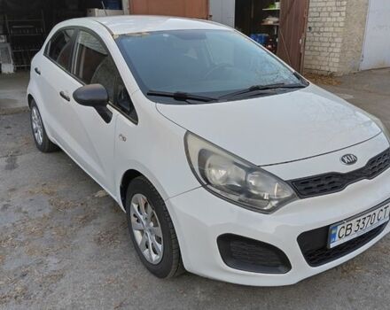 Белый Киа Рио, объемом двигателя 1.2 л и пробегом 203 тыс. км за 5600 $, фото 1 на Automoto.ua