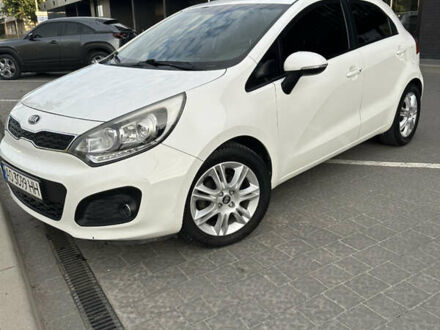 Белый Киа Рио, объемом двигателя 1.1 л и пробегом 330 тыс. км за 6900 $, фото 1 на Automoto.ua