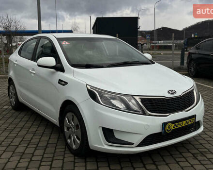 Білий Кіа Ріо, об'ємом двигуна 1.4 л та пробігом 200 тис. км за 6900 $, фото 1 на Automoto.ua