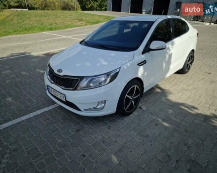 Білий Кіа Ріо, об'ємом двигуна 1.6 л та пробігом 200 тис. км за 8000 $, фото 1 на Automoto.ua