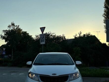 Белый Киа Рио, объемом двигателя 1.4 л и пробегом 330 тыс. км за 5999 $, фото 1 на Automoto.ua