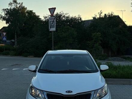 Білий Кіа Ріо, об'ємом двигуна 1.4 л та пробігом 330 тис. км за 6499 $, фото 1 на Automoto.ua