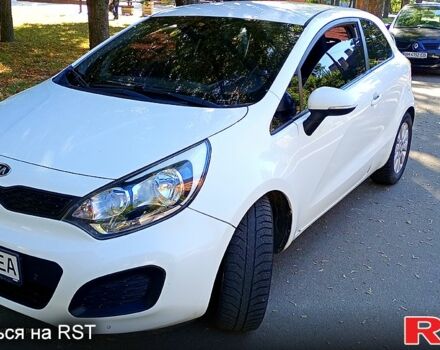 Білий Кіа Ріо, об'ємом двигуна 1.1 л та пробігом 250 тис. км за 4850 $, фото 1 на Automoto.ua