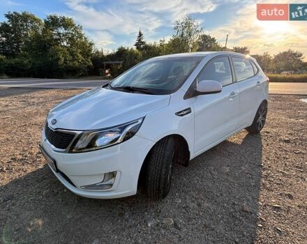Белый Киа Рио, объемом двигателя 1.6 л и пробегом 239 тыс. км за 7900 $, фото 1 на Automoto.ua