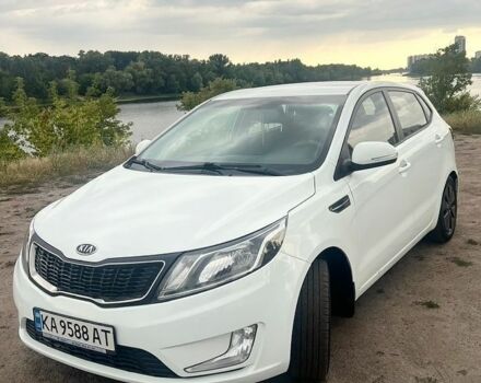 Білий Кіа Ріо, об'ємом двигуна 1.6 л та пробігом 200 тис. км за 7500 $, фото 1 на Automoto.ua