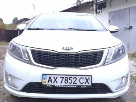 Белый Киа Рио, объемом двигателя 1.59 л и пробегом 296 тыс. км за 5500 $, фото 1 на Automoto.ua