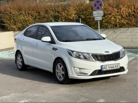 Белый Киа Рио, объемом двигателя 1.4 л и пробегом 210 тыс. км за 7500 $, фото 1 на Automoto.ua
