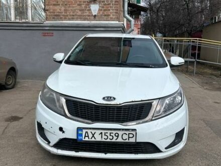 Белый Киа Рио, объемом двигателя 1.4 л и пробегом 315 тыс. км за 4999 $, фото 1 на Automoto.ua