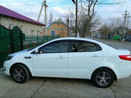 Белый Киа Рио, объемом двигателя 1.6 л и пробегом 135 тыс. км за 3000 $, фото 1 на Automoto.ua