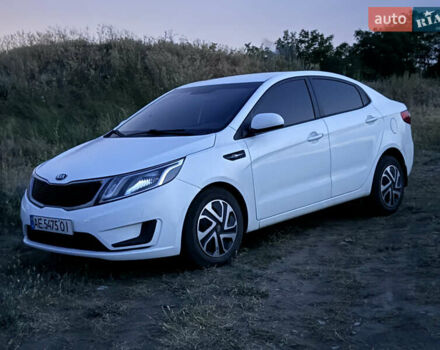 Білий Кіа Ріо, об'ємом двигуна 1.4 л та пробігом 130 тис. км за 7800 $, фото 1 на Automoto.ua