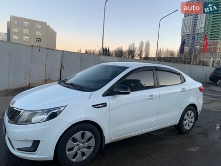 Белый Киа Рио, объемом двигателя 1.4 л и пробегом 216 тыс. км за 8555 $, фото 1 на Automoto.ua