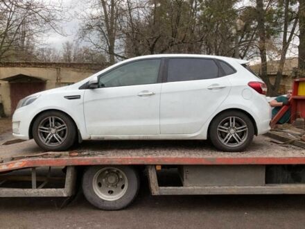 Білий Кіа Ріо, об'ємом двигуна 0 л та пробігом 170 тис. км за 2013 $, фото 1 на Automoto.ua