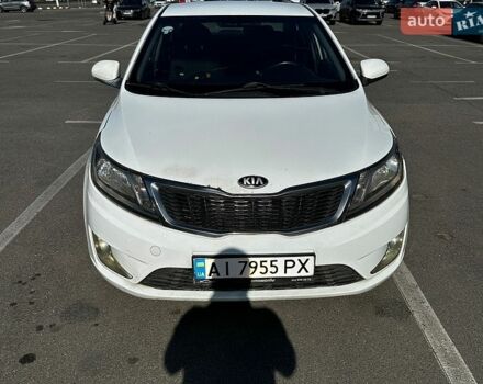 Белый Киа Рио, объемом двигателя 1.4 л и пробегом 214 тыс. км за 6000 $, фото 1 на Automoto.ua