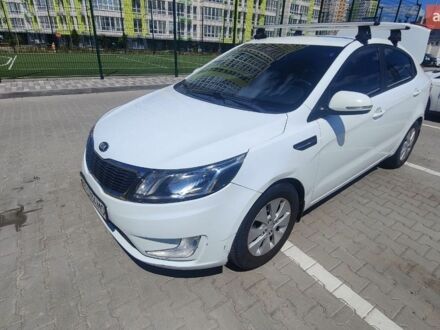 Белый Киа Рио, объемом двигателя 1.59 л и пробегом 130 тыс. км за 7400 $, фото 1 на Automoto.ua