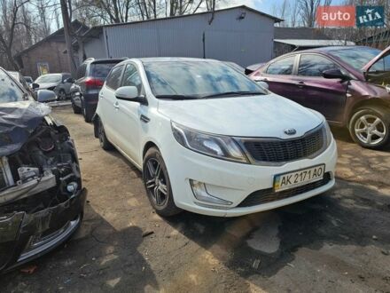 Білий Кіа Ріо, об'ємом двигуна 1.59 л та пробігом 200 тис. км за 3200 $, фото 1 на Automoto.ua