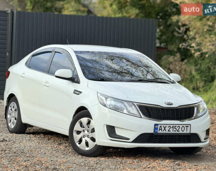 Білий Кіа Ріо, об'ємом двигуна 1.4 л та пробігом 301 тис. км за 6100 $, фото 1 на Automoto.ua