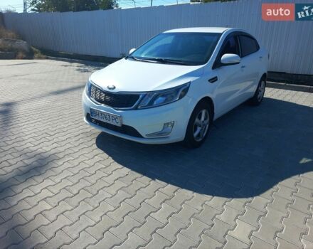 Белый Киа Рио, объемом двигателя 1.6 л и пробегом 218 тыс. км за 8000 $, фото 1 на Automoto.ua