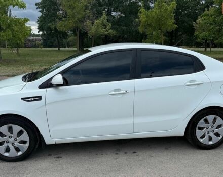 Белый Киа Рио, объемом двигателя 1.37 л и пробегом 125 тыс. км за 8000 $, фото 1 на Automoto.ua