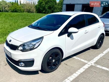 Білий Кіа Ріо, об'ємом двигуна 1.6 л та пробігом 120 тис. км за 9000 $, фото 1 на Automoto.ua