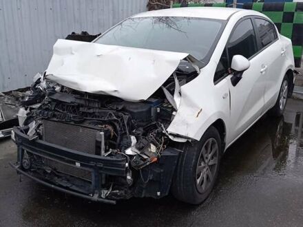 Белый Киа Рио, объемом двигателя 1.4 л и пробегом 85 тыс. км за 3000 $, фото 1 на Automoto.ua