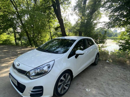 Киа Рио 2016 в Киеве на Automoto.ua Белый Киа Рио, объемом двигателя 1.4 л и пробегом 57 тыс. км за 12870 $, фото 1 на Automoto.ua