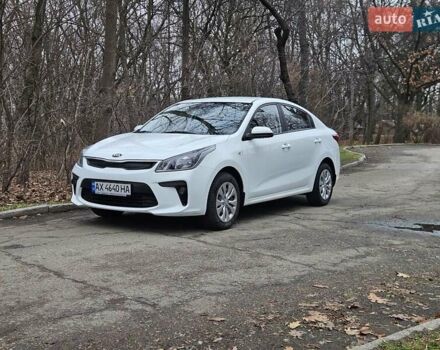 Білий Кіа Ріо, об'ємом двигуна 1.4 л та пробігом 62 тис. км за 12800 $, фото 1 на Automoto.ua