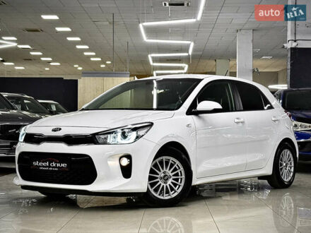 Белый Киа Рио, объемом двигателя 1.4 л и пробегом 65 тыс. км за 12499 $, фото 1 на Automoto.ua