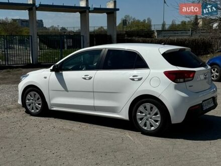 Білий Кіа Ріо, об'ємом двигуна 1.4 л та пробігом 125 тис. км за 13400 $, фото 1 на Automoto.ua
