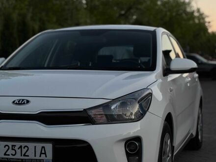 Киа Рио 2018 в Львове на Automoto.ua Белый Киа Рио, объемом двигателя 1.25 л и пробегом 100 тыс. км за 10400 $, фото 1 на Automoto.ua