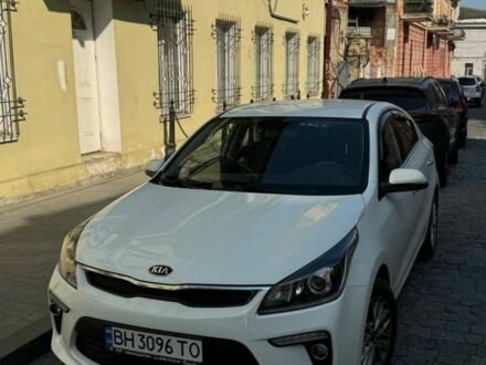 Білий Кіа Ріо, об'ємом двигуна 1.59 л та пробігом 90 тис. км за 13950 $, фото 1 на Automoto.ua