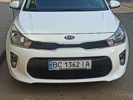 Білий Кіа Ріо, об'ємом двигуна 1.25 л та пробігом 67 тис. км за 13250 $, фото 1 на Automoto.ua