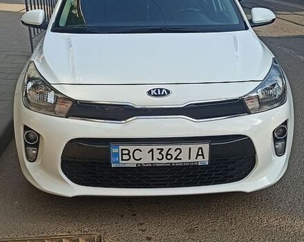 Білий Кіа Ріо, об'ємом двигуна 1.25 л та пробігом 67 тис. км за 13250 $, фото 1 на Automoto.ua