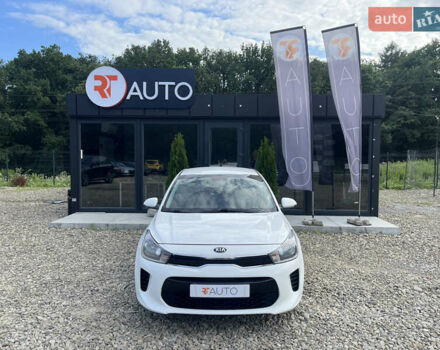 Белый Киа Рио, объемом двигателя 1.8 л и пробегом 136 тыс. км за 12300 $, фото 1 на Automoto.ua